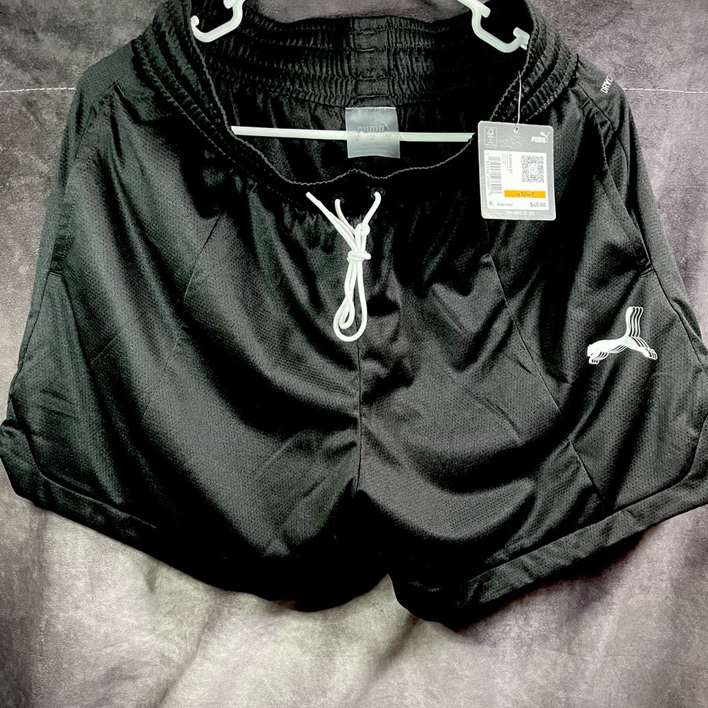 BNWT🚨 Puma track running athletic shorts size women’s small